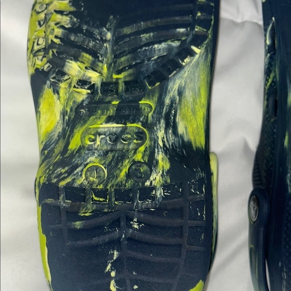 CROCS Blue and Green Water Shoes with Marble Design - Picture 2 of 6